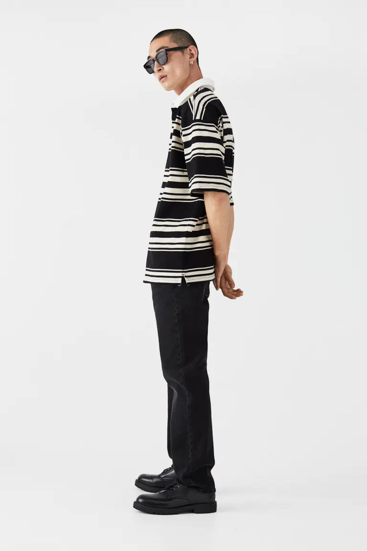 Straight-Leg Jeans – Mid-Rise Waist & Clean Finish